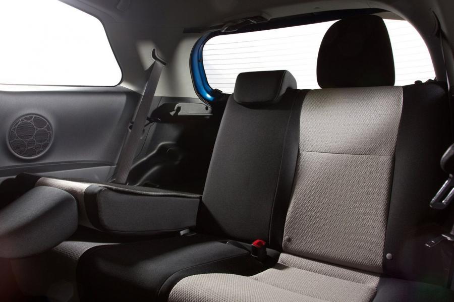  Toyota Yaris 2013 года  (фото 2 из 22)